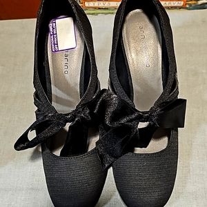 Ann Marino black heel